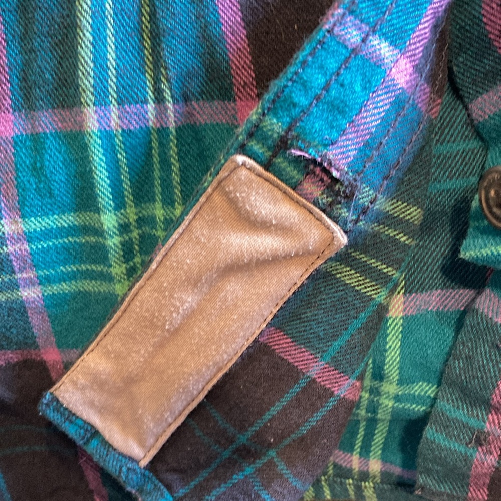 Duluth Trading Co Free Swinging Flannel - Picture 7 of 7